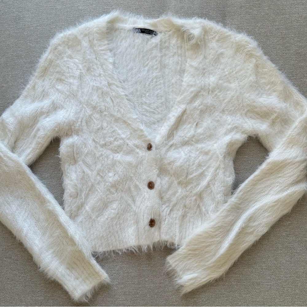 Zara Cozy White Fuzzy Sweater